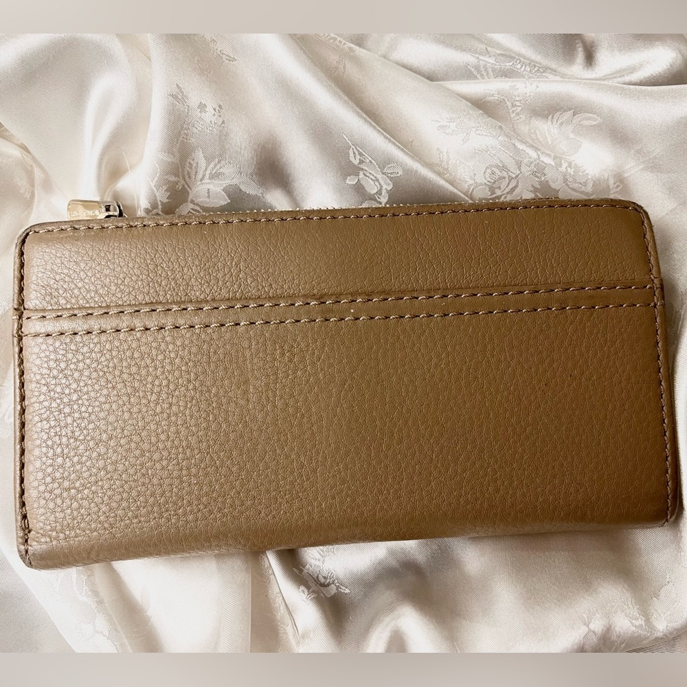 MICHAEL Michael Kors Ludlow Beige Wallet - Picture 9 of 11